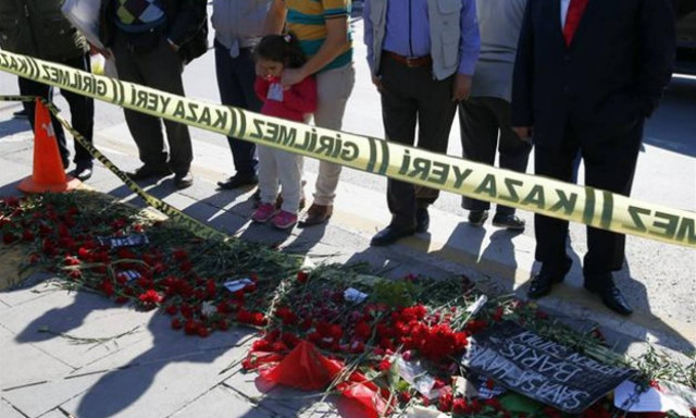 Ο Νταβούτογλου κατηγορεί το PKK για το μακελειό στην Τουρκία