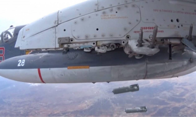 Ρωσικά αεροσκάφη βομβαρδίζουν στόχους στη Συρία (video)