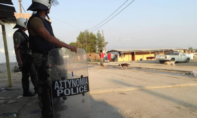 Κόρινθος: 25 συλλήψεις σε καταυλισμό Ρομά στα Εξαμίλια