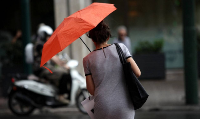 Ψύχρα, συννεφιά και τοπικές βροχές την Παρασκευή