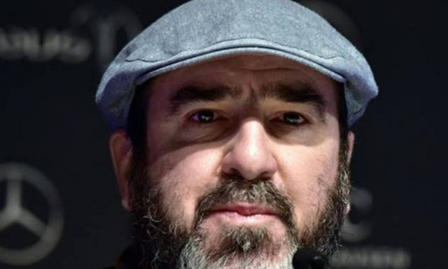 Γυμνός σε περιοδικό Ερίκ Καντονά! (photos)