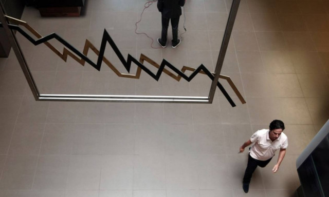 Οι «μεγάλες προσδοκίες» για ηπιότερη ύφεση το 2016