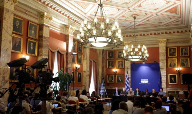 «Εξαφανίστηκαν» τα πορίσματα για χρέος και Siemens