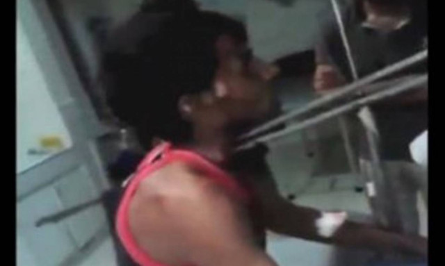 Σοκαριστικό βίντεο: Μοτοσικλετιστής επέζησε με δυο σίδερα καρφωμένα στο λαιμό του!