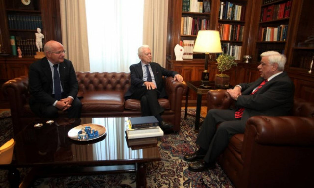 Παυλόπουλος προς ξένους καθηγητές: Αναγκαία η επιστροφή των γλυπτών του Παρθενώνα