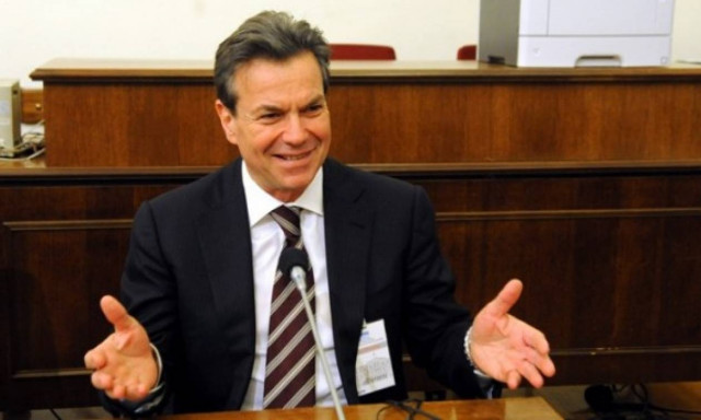 Διαψεύδει τα περί έκτακτων εισφορών ο Πετρόπουλος