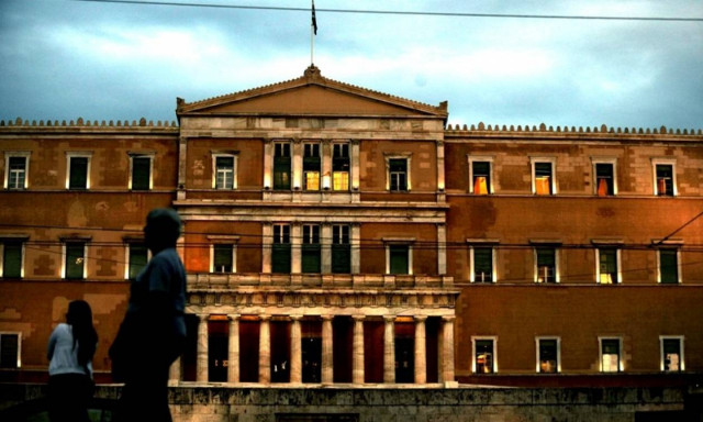 LIVE: Η συζήτηση στη Βουλή για τις τηλεοπτικές άδειες