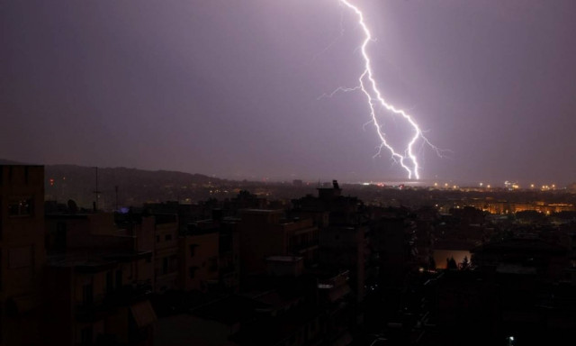 Ραγδαία επιδείνωση του καιρού με καταιγίδες και θυελλώδεις ανέμους