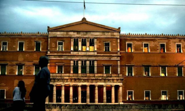 LIVE - Η συζήτηση στη Βουλή του νομοσχεδίου για τις τηλεοπτικές άδειες