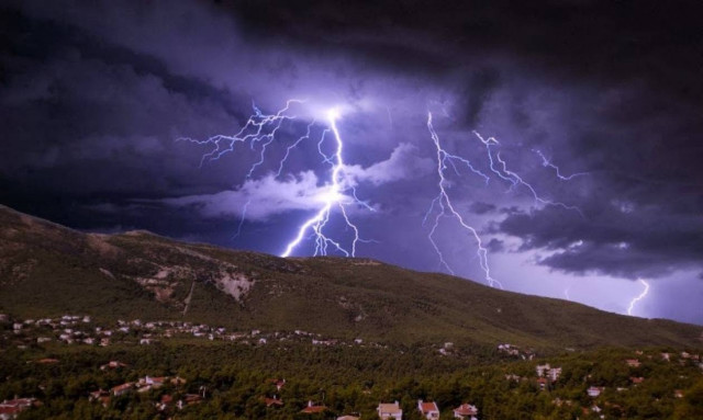 Κακοκαιρίας συνέχεια την Παρασκευή (23/10) - Πού θα «χτυπήσουν» τα έντονα καιρικά φαινόμενα