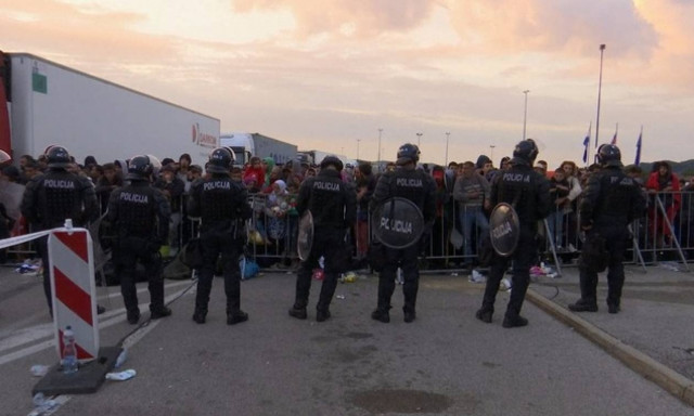 Ασφυκτική η κατάσταση στη Σλοβενία με χιλιάδες πρόσφυγες εγκλωβισμένους