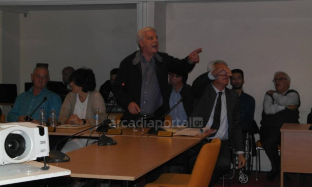 Τρίπολη: Άγριος καβγάς στο Δημοτικό Συμβούλιο - Διεκόπη η συνεδρίαση (video)