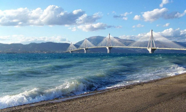 Εκπληκτικό: Tι «κρύβεται» κάτω από τη γέφυρα Ρίου - Αντιρρίου (video)