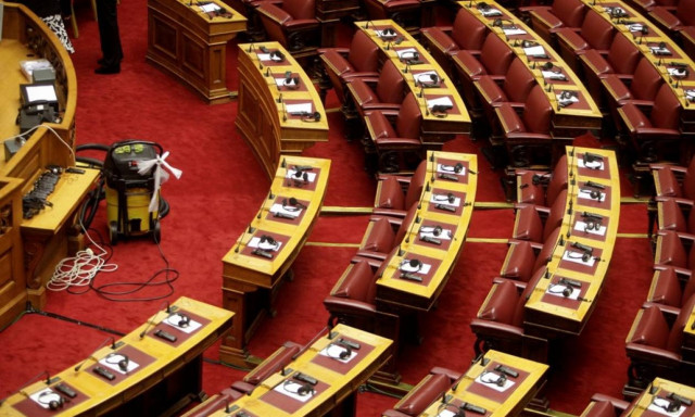 Επιχείρηση… «σκούπα» στη Βουλή πριν την ομιλία Ολάντ (photos)