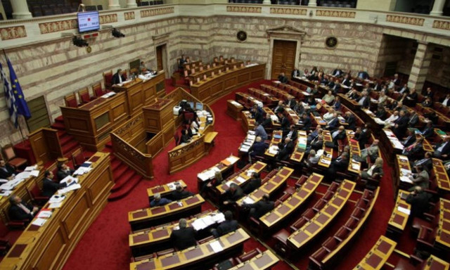 Bουλή - Ολομέλεια: Κόντρα Χρυσής Αυγής – ΚΚΕ για την πώληση του 902