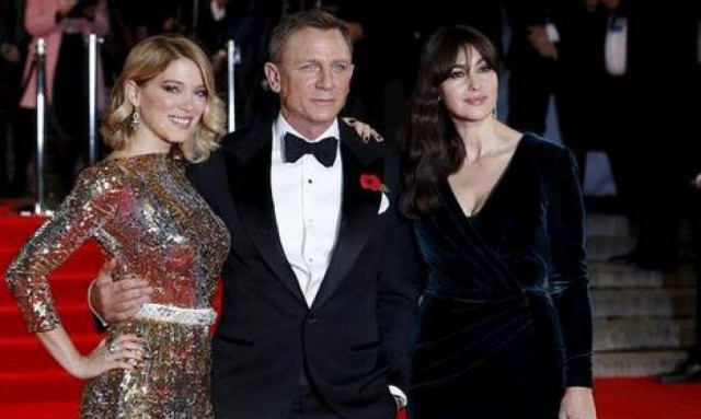 Φαντασμαγορική η αβάν πρεμιέρ του νέου Τζέιμς Μποντ στο Λονδίνο (videos)