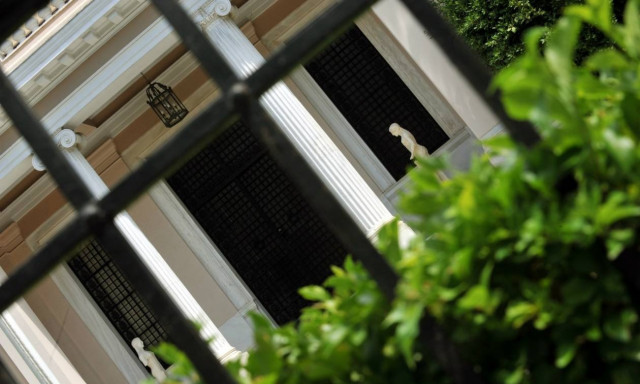 60 βουλευτές έχουν ελλιπείς δηλώσεις και στο Μαξίμου... σφυρίζουν αδιάφορα