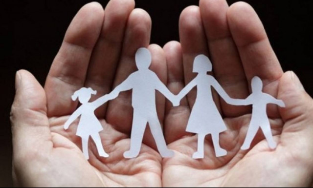 Οικογενειακά επιδόματα: Απόλυτος εμπαιγμός για χιλιάδες οικογένειες