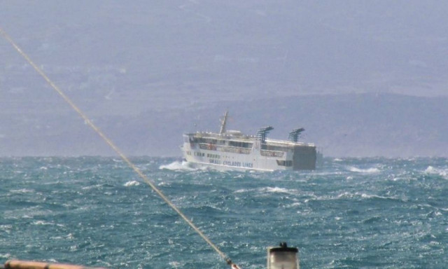 Έτσι δαμάζει τα κύματα ο θρυλικός Σκοπελίτης (vid)