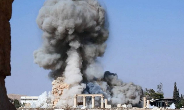 Νέα φρικαλεότητα των τζιχαντιστών: Έδεσαν ομήρους σε κίονες στην Παλμύρα και τους ανατίναξαν (vids)