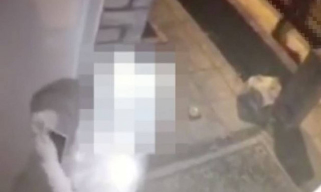 Βίντεο σοκ: Δέχθηκε σεξουαλική επίθεση στην πόρτα του σπιτιού της