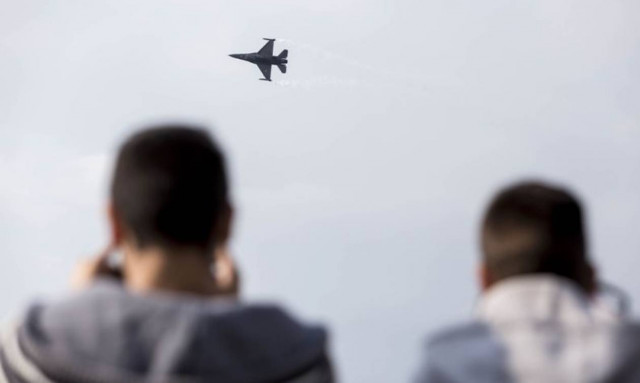 Ο πιλότος του F-16 που έκανε «μαγικά» στην παρέλαση της Θεσσαλονίκης (pics-vid)