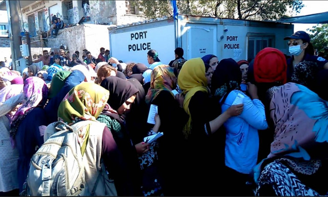 Λέσβος: Ξεπέρασαν τους 5.000 οι πρόσφυγες το τελευταίο 24ωρο παρά τις καιρικές συνθήκες