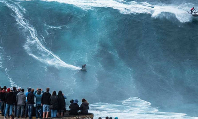 Σέρφερ δάμασε τα δυσκολότερα κύματα στον κόσμο! (video+photos)