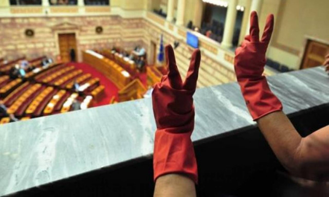 Καθαρίστριες του ΥΠΟΙΚ τοποθετούνται γραμματείς στα Δικαστήρια