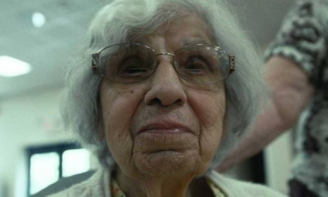 Έβαλαν κάμερα να δουν τι κάνει η γιαγιά μόνη της – Αυτό που είδαν, τους συγκλόνισε (video)