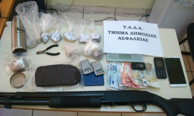 Αχαρνές: Τρεις συλλήψεις για διακίνηση ηρωίνης