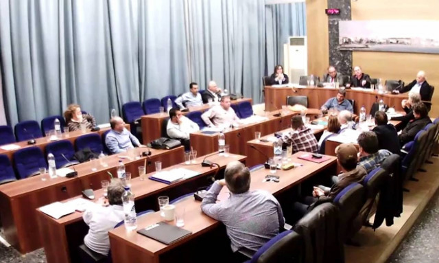 Ρέθυμνο: Πιάστηκαν στο χέρια στο δημοτικό συμβούλιο (vid)