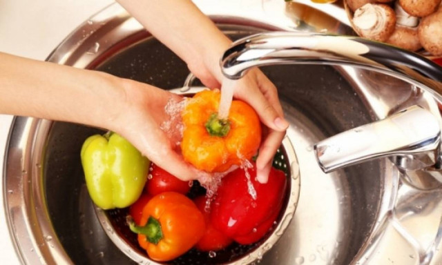 Πώς πρέπει να πλένετε τα φρούτα και τα λαχανικά