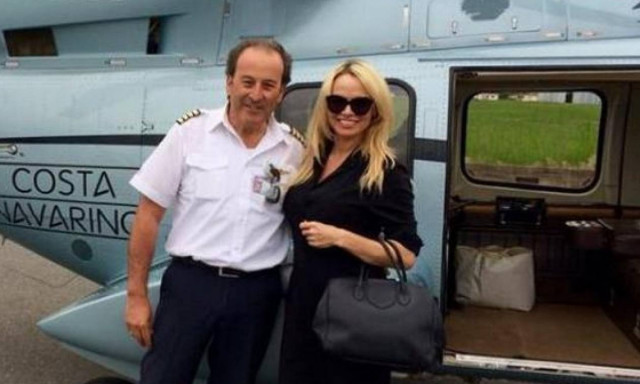 Χαμός στο facebook με τη φωτογραφία της Pamela Anderson στη Μεσσηνία (photos)