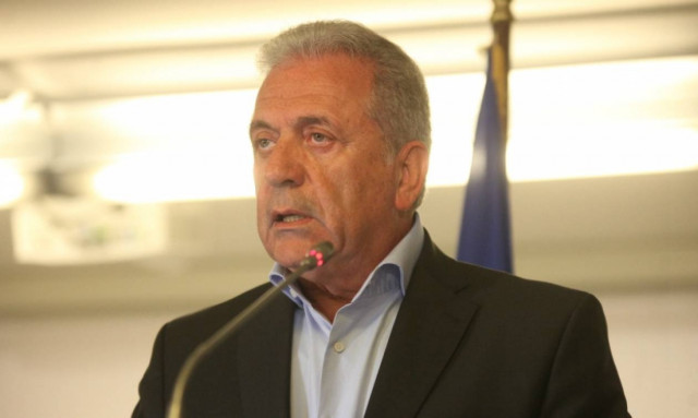 Αβραμόπουλος: Ζωτικής σημασίας η μετεγκατάσταση των προσφύγων