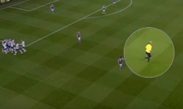 Διαιτητής τρελαίνεται και πανηγυρίζει γκολ ομάδας στην Αγγλία (video)