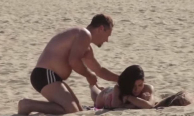 Εντυπωσιακή Βραζιλιάνα ζήτησε να της βάλουν αντηλιακό. Όταν γύρισε τούς σόκαρε! (video)