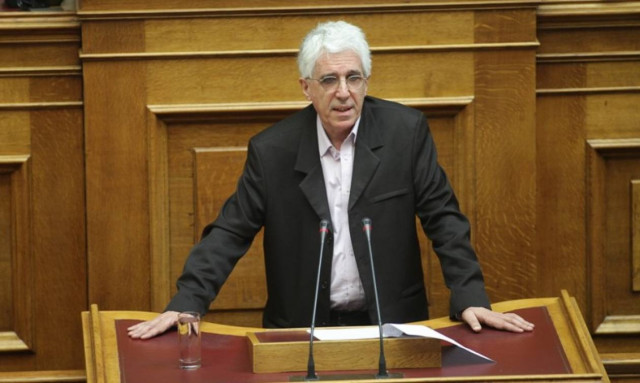 Το τρίτο Μνημόνιο «πετσόκοψε» συντάξεις, όχι όμως και προκλητικά επιδόματα βουλευτών