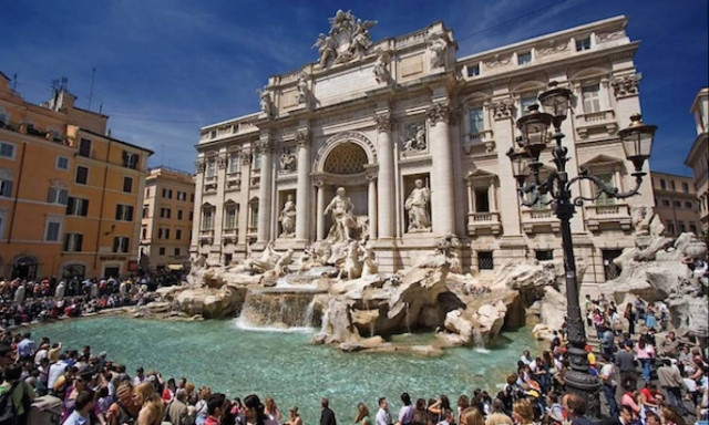 Η Fontana di Trevi αποκαλύφθηκε (video)