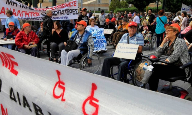 Συγκέντρωση διαμαρτυρίας ΑμΕΑ στην Ομόνοια