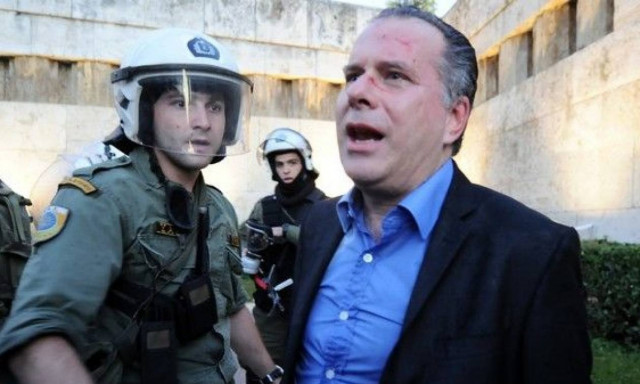 Επίθεση στον Κουμουτσάκο: Μια σύλληψη πολλές ευθύνες και δεκάδες ερωτήματα