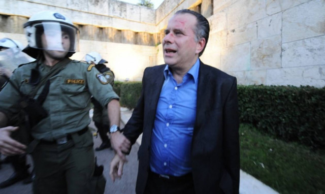 Επίθεση ΝΔ στην Κυβέρνηση: Μην καλύπτετε άλλο τους τραμπούκους!