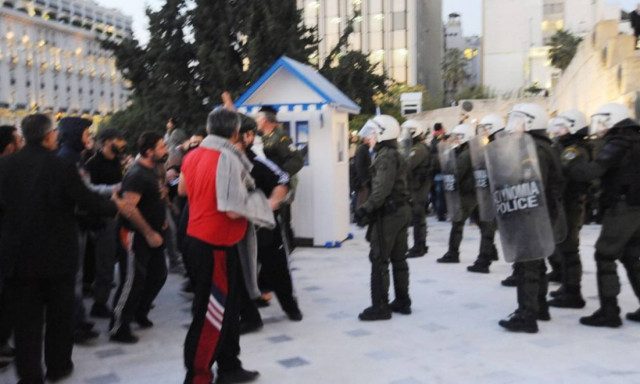 Μήνυση για τον άγριο ξυλοδαρμό του κατέθεσε ο Κουμουτσάκος