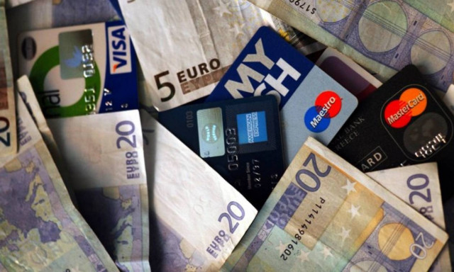 «Ανέπαφες» γίνονται όλες οι συναλλαγές με κάρτες