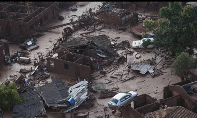 Δεκάδες αγνοούμενοι στη Βραζιλία από κατολίσθηση (video)