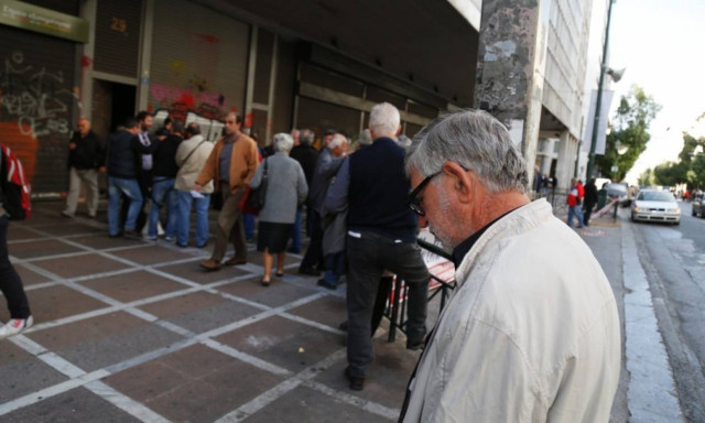 «Γενοκτονία» των συνταξιούχων – Κλιμακωτές περικοπές στις συντάξεις
