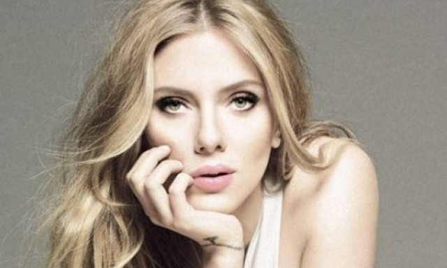 Καθαρή επιδερμίδα; Η Scarlett Johansson έχει τη λύση στο ντουλάπι της κουζίνας της!