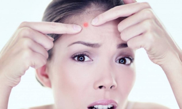 Πώς θα σπάσεις το σπυράκι για να μην προκληθεί μόλυνση