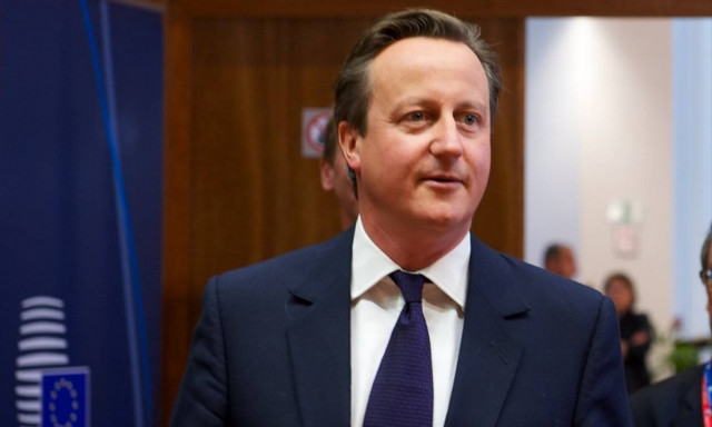 Η Βρετανία απειλεί με Brexit