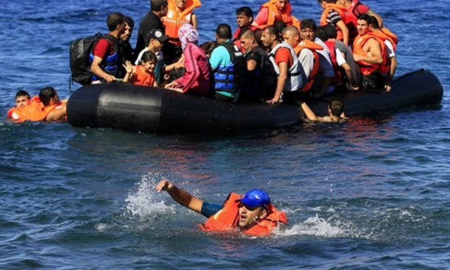 Διάσωση θρίλερ από μισοβυθισμένη βάρκα - Πώς «γύρισε από το θάνατο» ένα μικρό παιδί